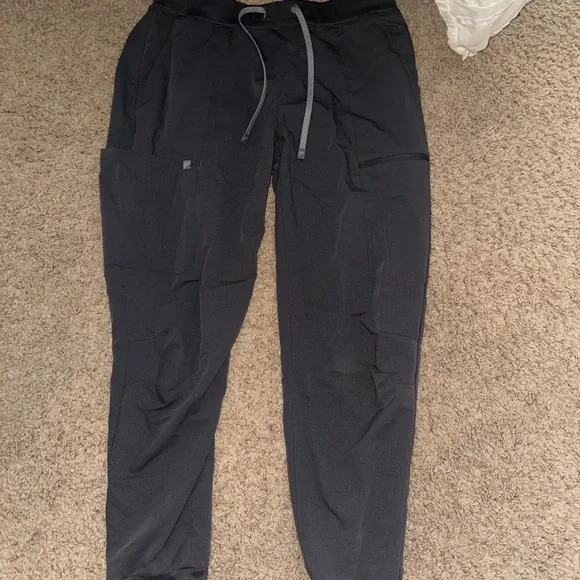 Fabletics Jogger Scrubs - Picture 2 of 6
